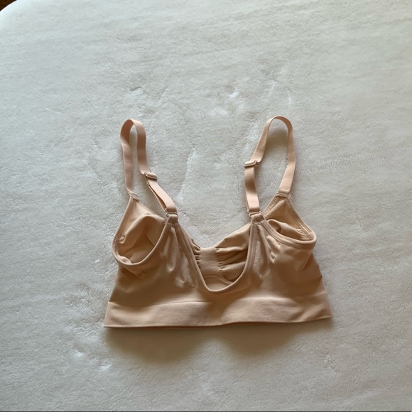 Skims Sculpting Bralette - Picture 5 of 8